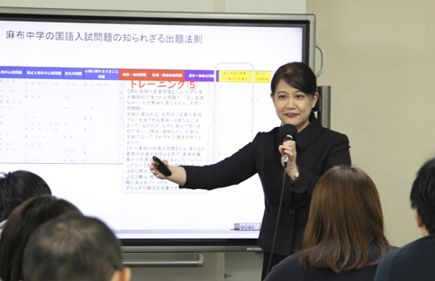 学校別入試直前合格ファイナルセミナーの春野先生の講演の様子